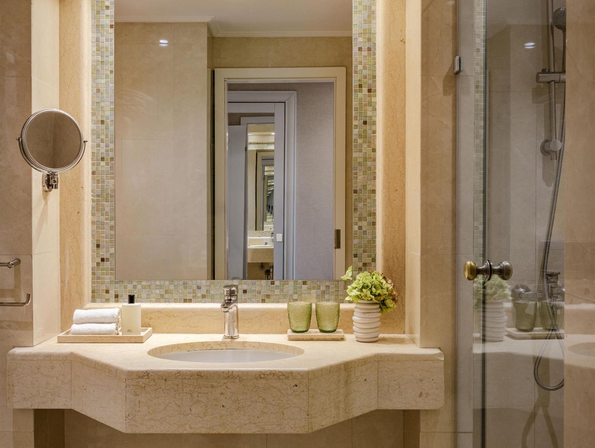 Superior Guestroom with Hotel or Garden View,1742578380:JPEG